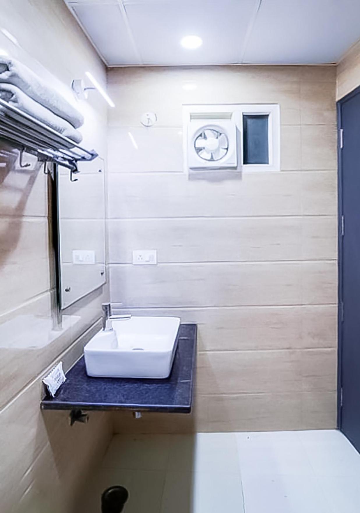 Family Rooms Inn - Shalimarbagh Ню Делхи Екстериор снимка