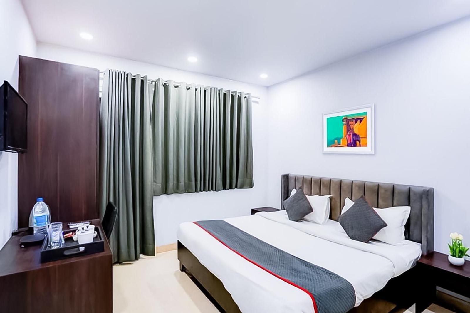 Family Rooms Inn - Shalimarbagh Ню Делхи Екстериор снимка